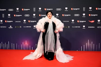 La actriz Laura Galán, nominada por su papel en 'Cerdita', con un vestido de la diseñadora española Silvia Fernández.