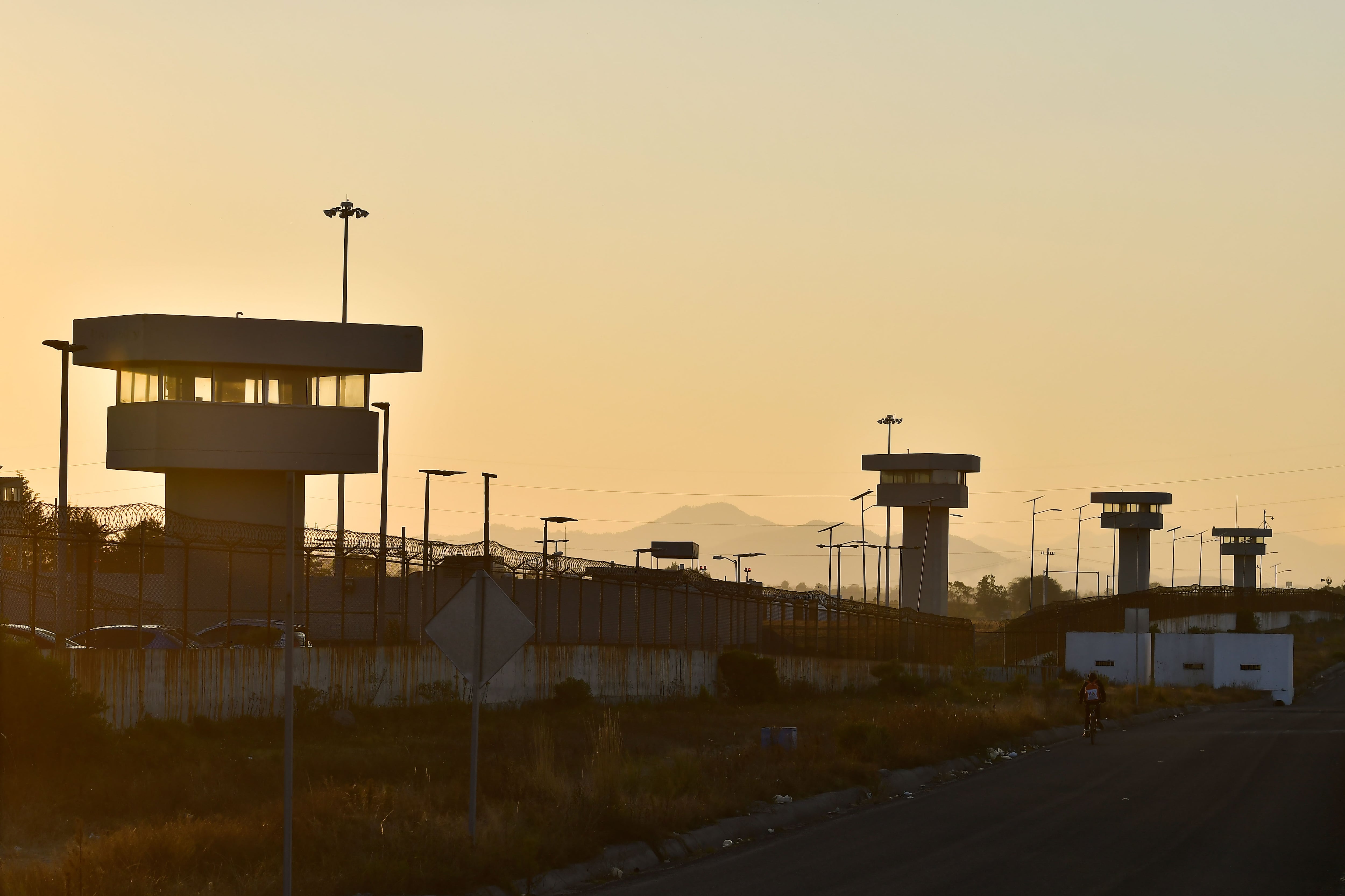 The United States transfers 14 Mexicans prisoners for drug trafficking