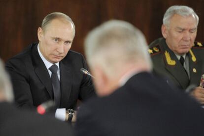 El primer ministro ruso, Vladímir Putin, ayer durante una reunión en Moscú.
