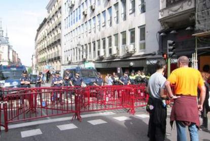 La calle Mayor, cerrada para prevenir manifestaciones.