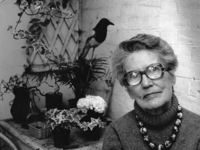 La escritora inglesa Celia Fremlin, en Londres en 1988.