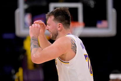 Luka Dončić, durante el partido de los Lakers contra los Timberwolves de este sábado.