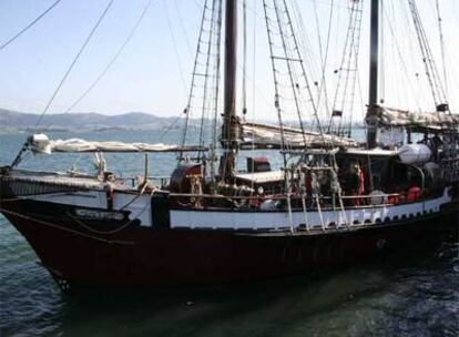 La goleta al estilo del siglo XVII que recorre la bahía de Santander.