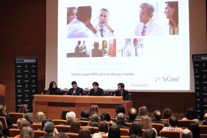 Un momento de la reunión celebrada por Caixabank en Bilbao.
