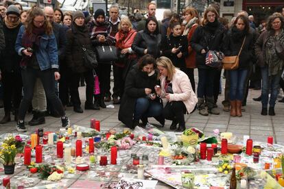 Memorial per les víctimes dels atemptats de Brussel·les a la Plaça de la Borsa.