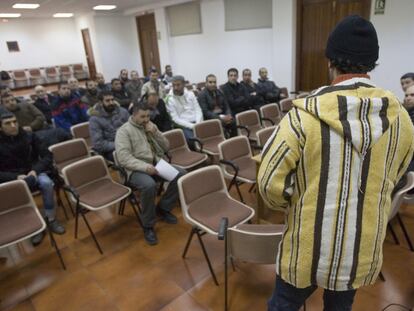 Reunión de la junta territorial guipuzcoana del consejo musulmán del País Vasco, ayer en Rentería.