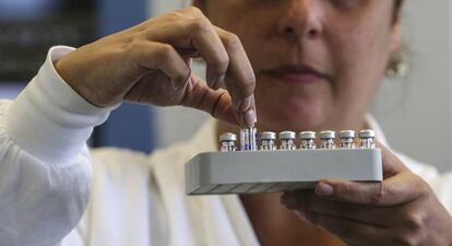Probetas en el Laboratorio Brasileño de Control de Dopaje que asumirá los controles de los deportistas durante los Juegos Olímpicos de Río
