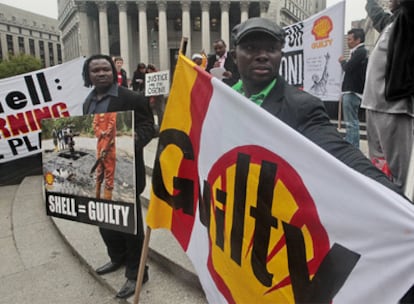 Manifestación de ogonis contra la petrolera Shell el pasado mayo en Nueva York.