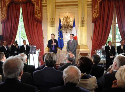La recién liberada rehén de las FARC recibe un homenaje en la Cámara de Diputados en París