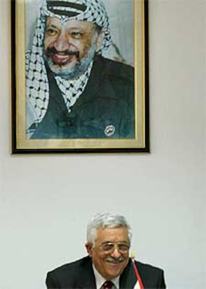 Abu Mazen, en una reunión de su Gabinete ayer en Ramala.