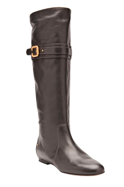 Botas de piel con hebilla a media pierna, de Chloé. De venta en Mytheresa.com. Precio: 775 € aprox.