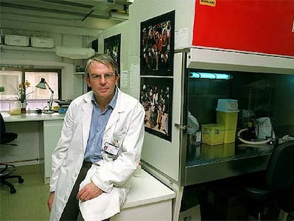 Josep Maria Gatell, en el hospital Clínico de Barcelona.