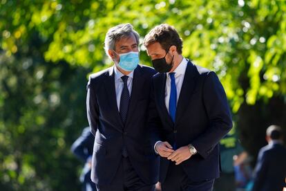 El presidente del Consejo General del Poder Judicial (CGPJ), Carlos Lesmes, y el presidente del PP, Pablo Casado, este jueves en Yuste (Cáceres).