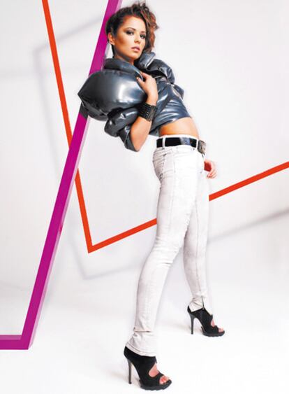 <b>Cheryl Cole, <i>glamour</i> para las masas de las islas Británicas. </b>