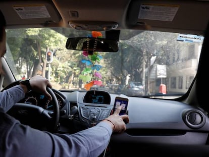 Un conductor de Uber en Ciudad de México, este febrero. 