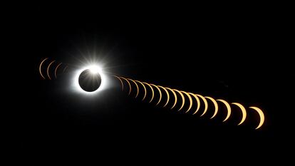 Una composición de 21 fotografías de un eclipse solar sobre Tennessee (EE UU), en 2017.