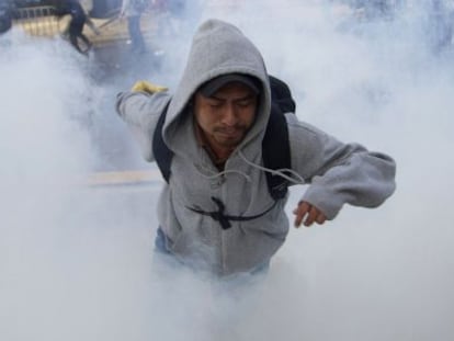 Gases lacrimógenos en las inmediaciones del Congreso.