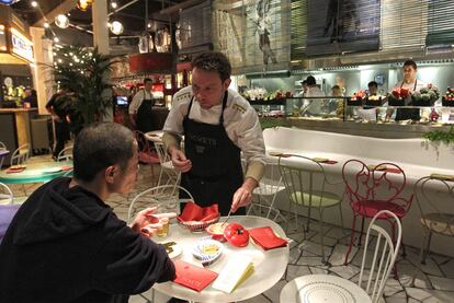 Albert Adrià en su restaurante Tickets en Barcelona, en 2019.