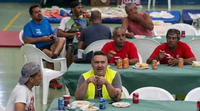 Evacuated locals take shelter in a sports center in Agaete.