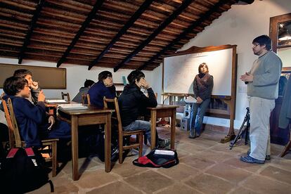 Aula en la escuela para los hijos de los trabajadores de la reserva.