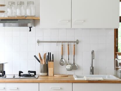 Una buena organización de los accesorios te ayudará a maximizar el espacio disponible de tu cocina.