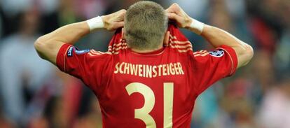 Bastian Schweinsteiger se lamenta tras el partido