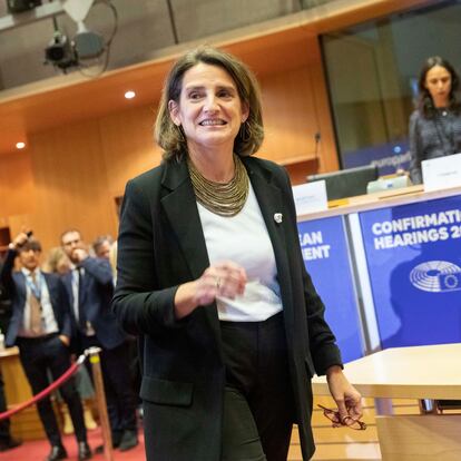 La candidata a la vicepresidencia ejecutiva de Transición Limpia, Justa y Competitiva, y a la cartera de Competencia de la Comisión Europea, Teresa Ribera, durante su intervención en el Parlamento Europeo en el proceso de audiencia para la confirmación de su candidatura a la Comisión Europea, en el Parlamento Europeo, a 12 de noviembre de 2024, en Bruselas (Bélgica).  ara asumir el puesto que le ha encargado la presidenta de la Comisión, Ursula von der Leyen, Ribera debe responder antes a las preguntas de las comisiones de Asuntos Económicos y Monetarios; Medio Ambiente; Salud Pública y Seguridad Alimentaria e Industria, Investigación y Energía, responsables de evaluar a la candidata. Además, debe responder a una pregunta de otras cinco comisiones en calidad de invitadas: Mercado Interior y Protección del Consumidor; Empleo y Asuntos Sociales; Transporte y Turismo; Desarrollo Regional y Agricultura.
12 NOVIEMBRE 2024;COMISIÓN EUROPEA;PARLAMENTO EUROPEO;
Belga / Europa Press
12/11/2024