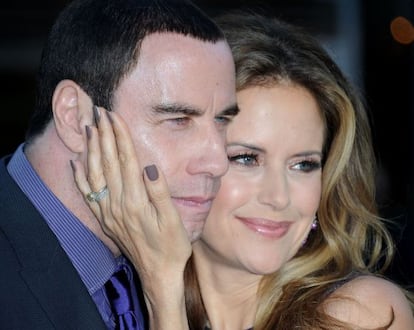 John Travolta y su mujer, Kelly Preston, en el estreno de &#039;Savages&#039;, el 25 de junio de 2012.