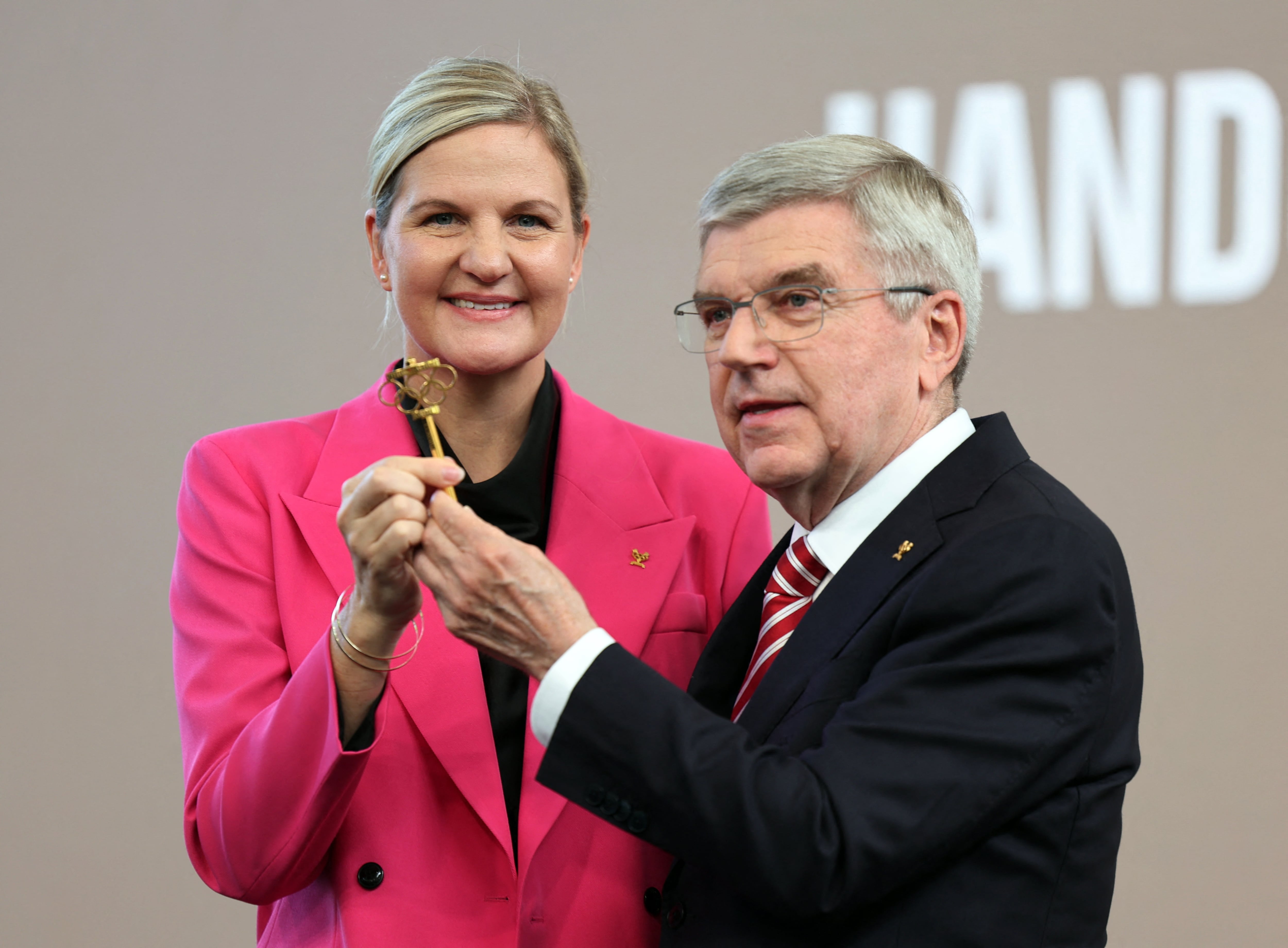 "Kirsty Coventry: Nueva Presidenta del Comité Olímpico Internacional Frente a un Mundo en Crisis"