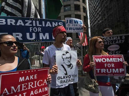 Grupo de brasileiros faz ato em defesa de Trump em São Paulo, no final de outubro.