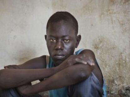 Alphonse Kenyi, el menor condenado a muerte, en la prisión de Juba.