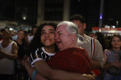 Miles de personas celebran el regreso al poder de Lula en la icónica avenida Paulista, en São Paulo, Brasil.
