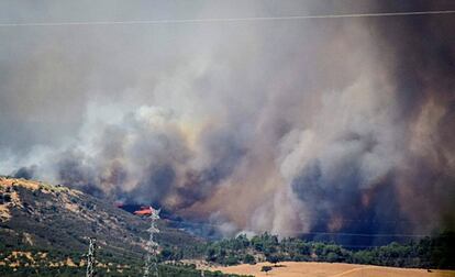 incendio en la localidad de Villarrasa (Huelva), este sábado.
