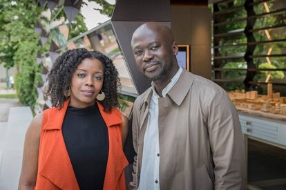 Mariam Kamara y sir David Adjaye, discípula y mentor de la Iniciativa Artística Rolex en su categoría de arquitectura. (Foto: Rolex)