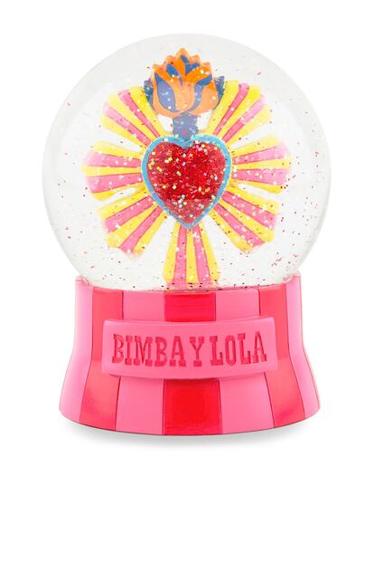 Para los originales. Una bonita manera de decir "te quiero" puede ser a través de esta bola decorativa. Detrás de la idea está Bimba y Lola. Su precio: 38 euros.