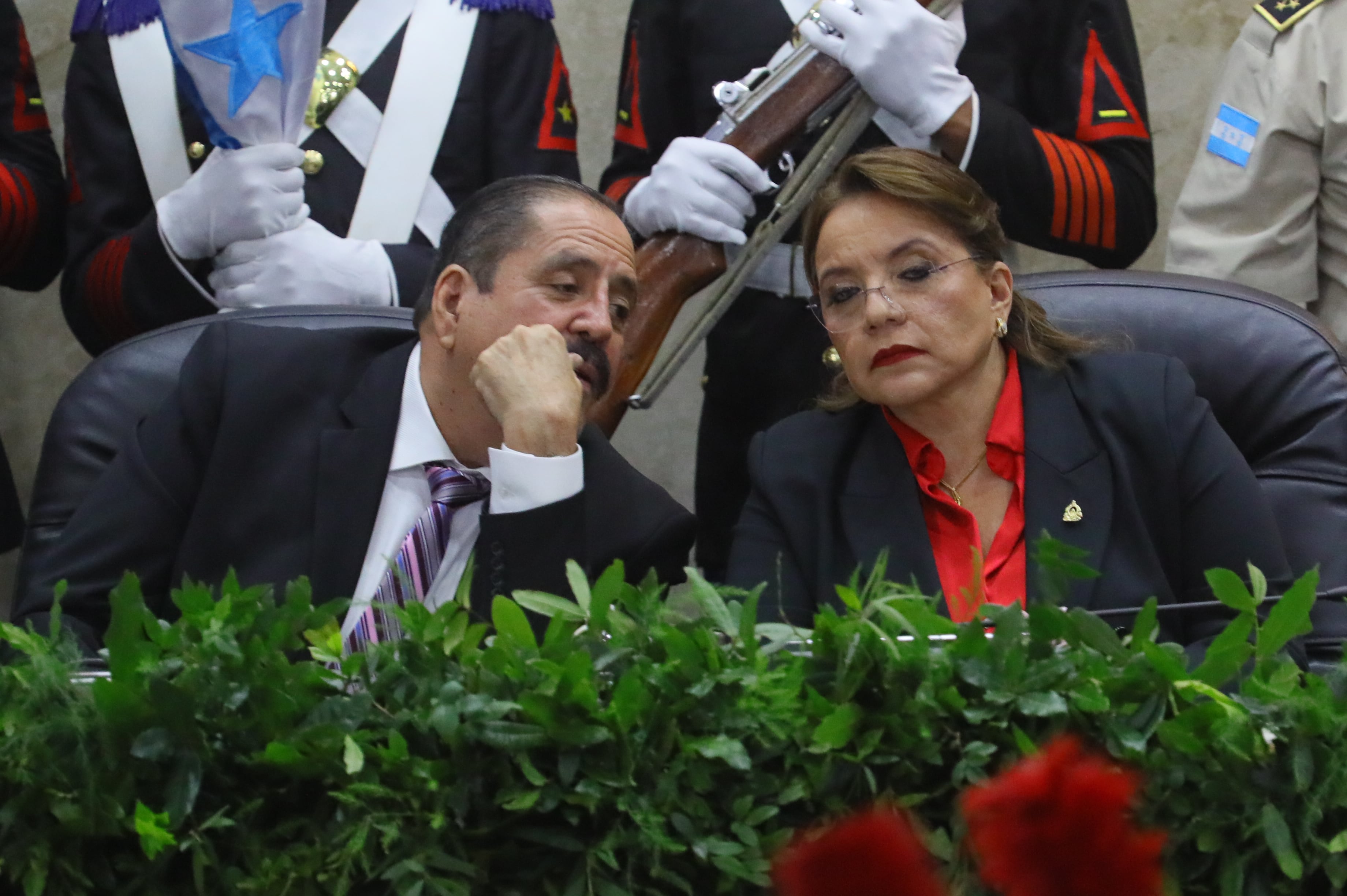 Una investigación periodística denuncia sobornos de narcotraficantes al cuñado de la presidenta de Honduras, Xiomara Castro