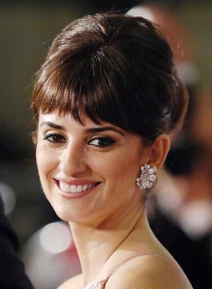 Penélope Cruz será la primera española en competir por el Oscar a 
la Mejor Actriz. Su trabajo en 'Volver', de Pedro Almodóvar, que 
finalmente no logró ninguna candidatura a los premios de la Meca del 
Cine.