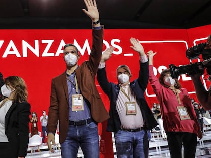 La vicesecretaria general del PSOE, Adriana Lastra; el presidente del Gobierno, Pedro Sánchez; el secretario de Organización del PSOE, Santos Cerdán y la presidenta del PSOE, Cristina Narbona, participan en el acto de apertura oficial, enmarcado en la segunda jornada del 40 Congreso Federal del PSOE.