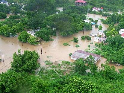 Inundaciones en Kingston, Jamaica, por los efectos del Wilma.