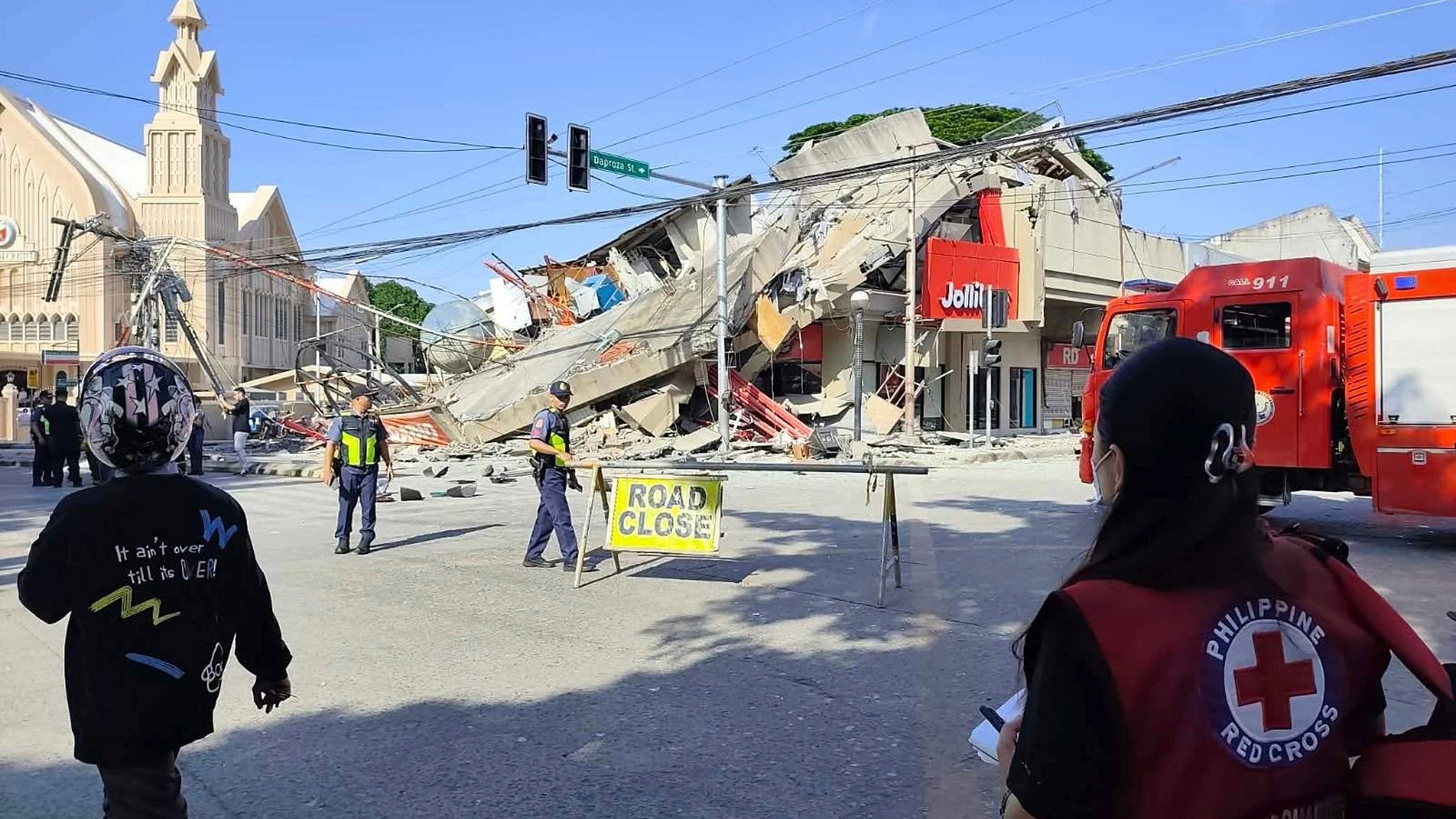 Un terremoto en Filipinas mata al menos a 15 personas y obliga a evacuar&hellip;