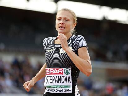 Stepanova durante los 800m de los Europeos.