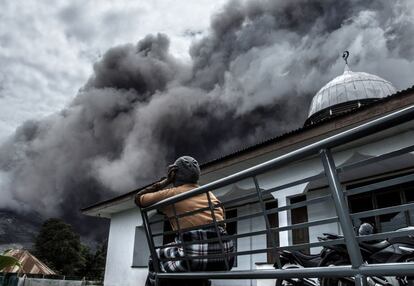 Las autoridades de Indonesia han evacuado a los residentes del distrito de Karo a causa del incremento de la actividad registrada en el monte Sinabung, ubicado en la isla de Sumatra