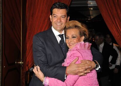 Carmen Sevilla y su hijo Augusto Algueró, en 2010.