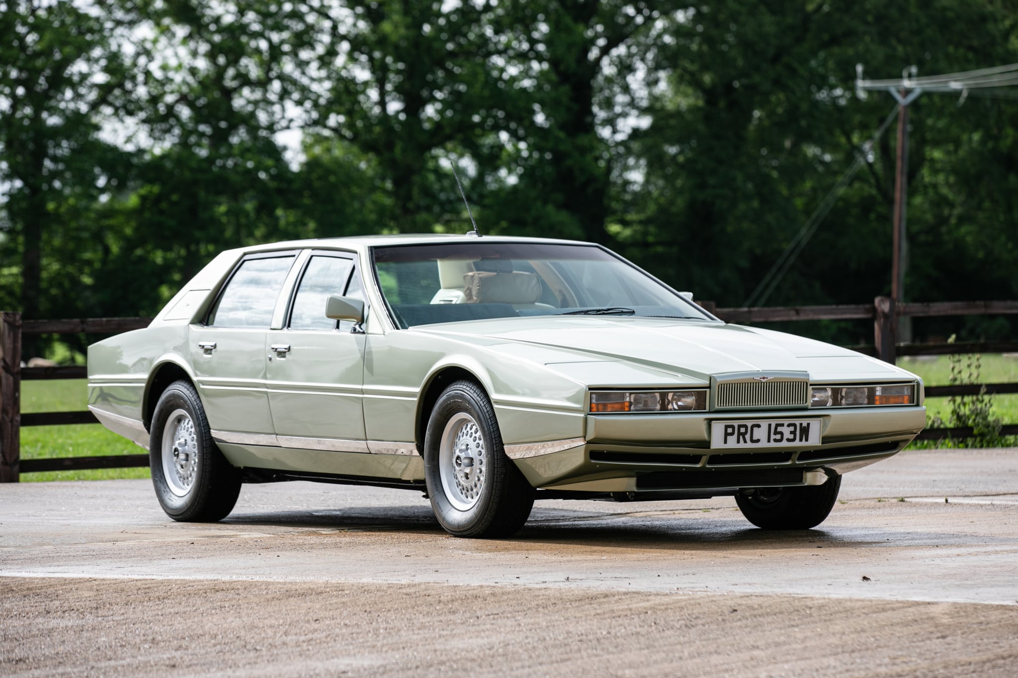 El Aston Martin Lagonda Series 2 de la colección de Anthony Lewis.