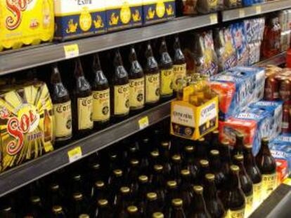 Vista de botellines de diferentes marcas de cerveza. EFE/Archivo