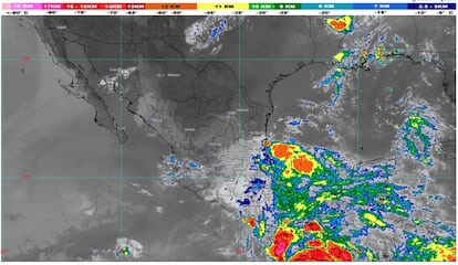 La tormenta tropical Erick mantiene su desplazamiento hacia el oeste-noroeste del país, este martes.