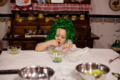 Son muchos los planes que puedes hacer con tus hijos esta Navidad, ms all de comerte las uvas con l.