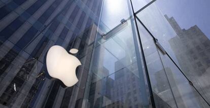Logo de Appleen una tienda de la compañía.