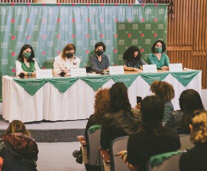 Líderes feministas de América Latina se reúnen en Bogotá para discutir estrategias frente al derecho al aborto, el 8 de agosto de 2022.