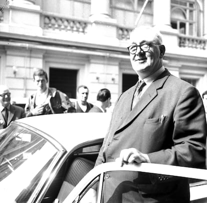 Kempton Bunton, tras declarar ante el juzgado en Londres en 1965. 